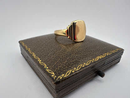 Vintage 9ct Gold Step Shoulder Signet ring