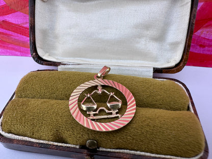 Vintage 9ct Gold Libra Charm with engine turned frame