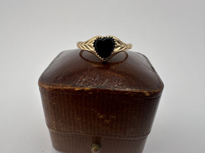 Vintage 9ct Onyx Heart Signet ring