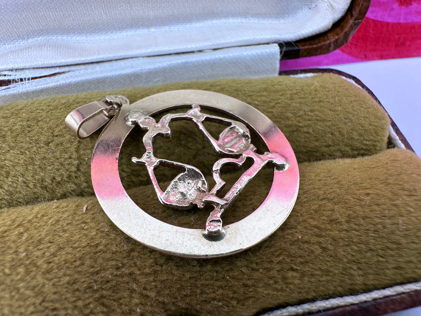 Vintage 9ct Gold Libra Charm with engine turned frame