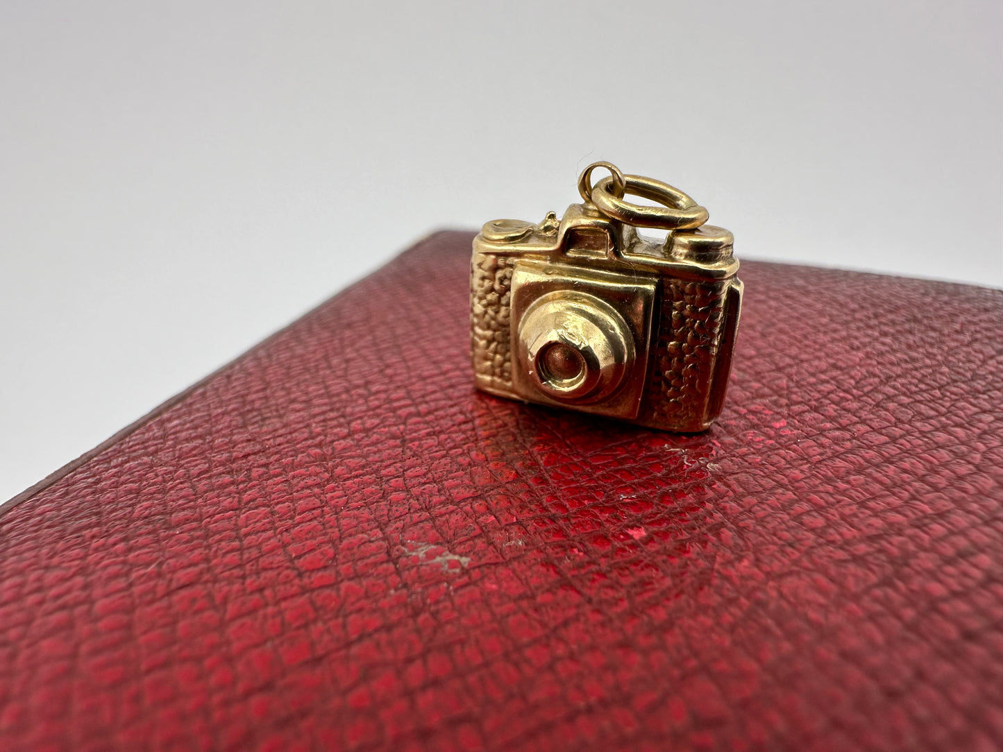 Vintage 9ct Gold Retro Camera Charm