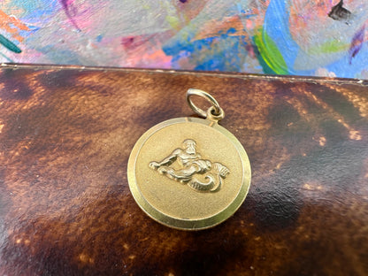 Vintage 9ct Gold Round Aquarius charm