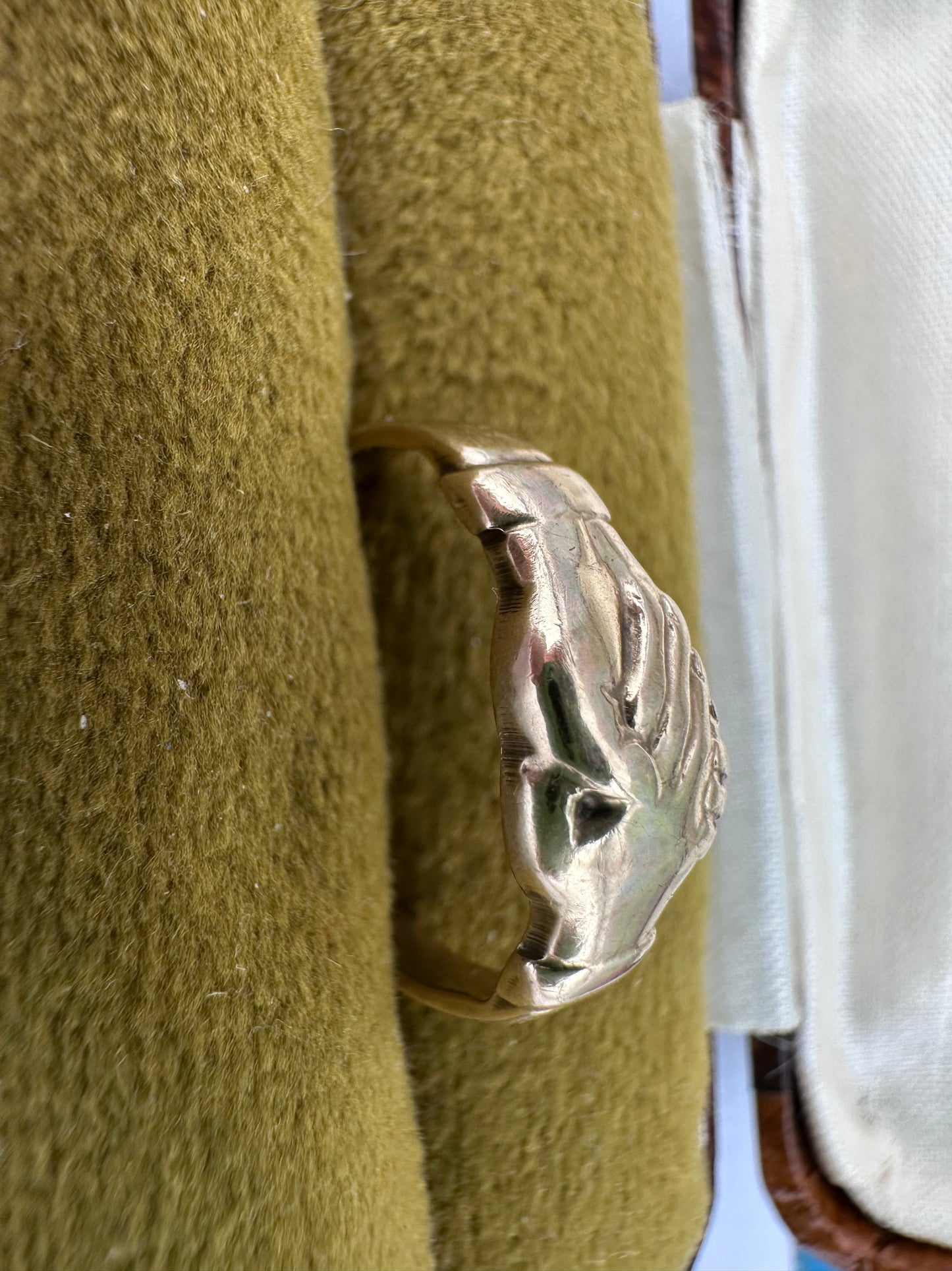 9ct Gold Fede clasped Hands rings