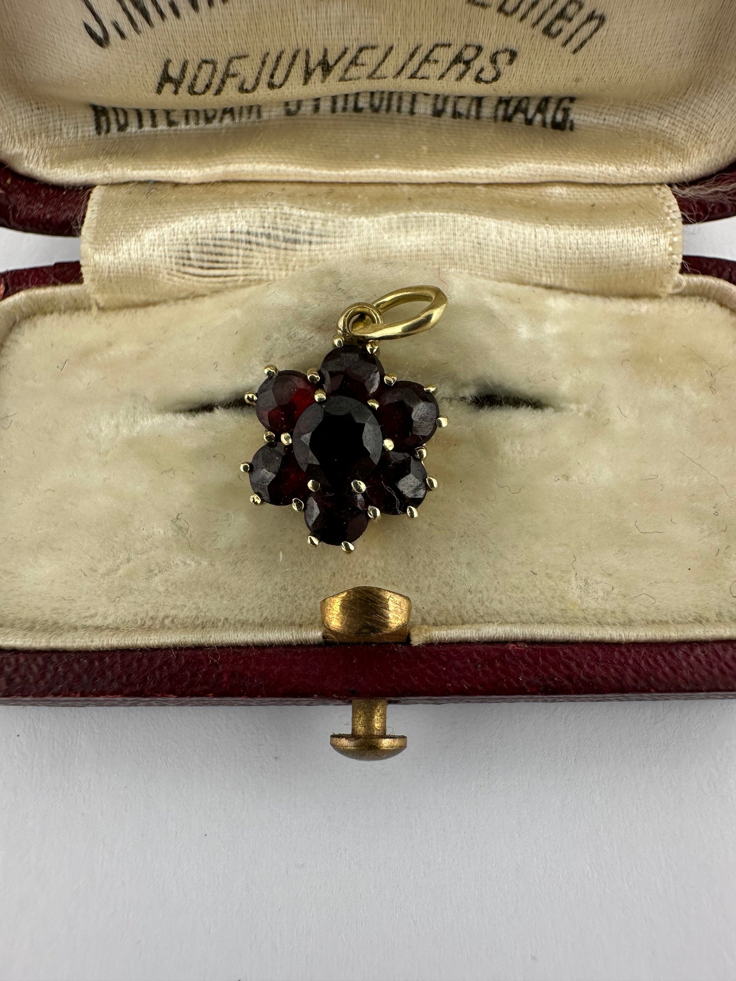 Vintage 9ct Garnet Cluster Flower Pendant