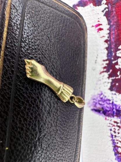18ct Gold Figa hand pendant