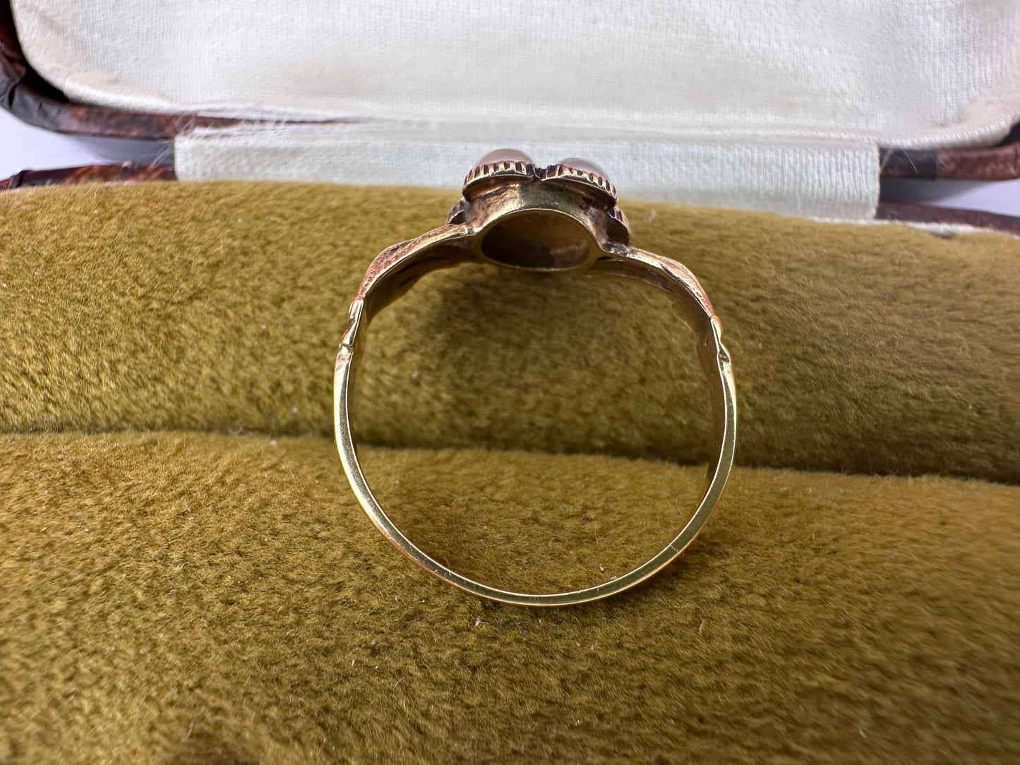 14ct Pearl and Green Paste Hands holding a forget me knot ring