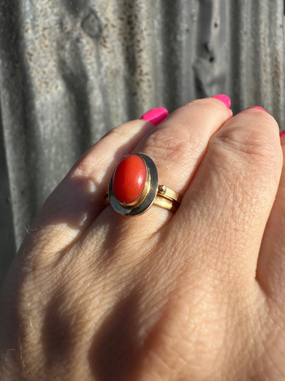 18ct Gold Coral Solitaire ring