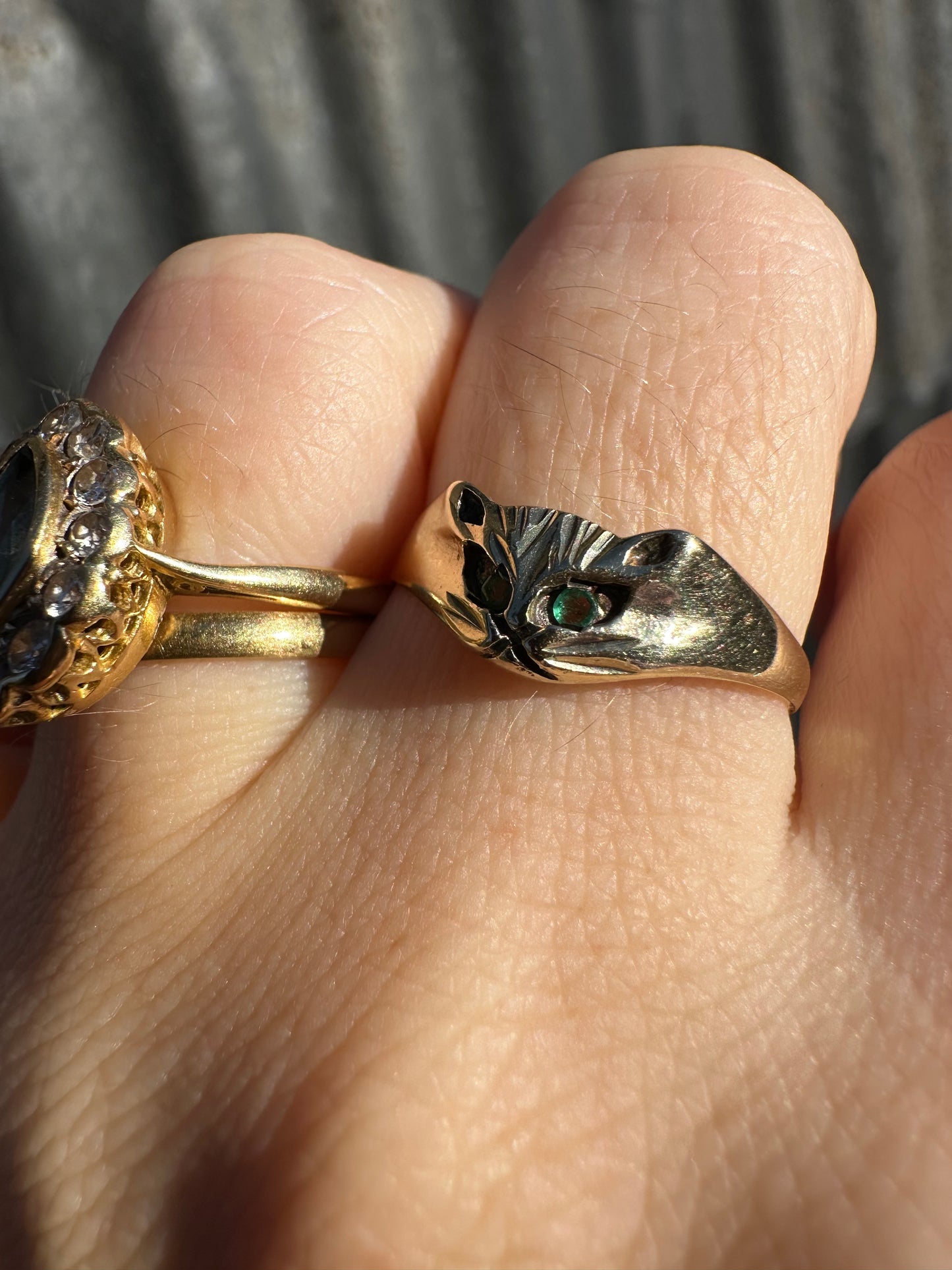 Vintage 9ct Gold Cat ring with Emerald Eyes