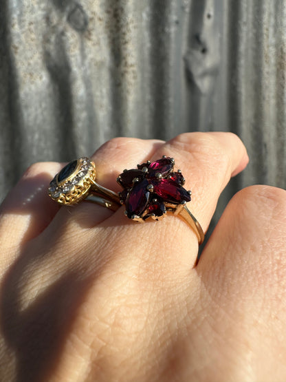 Vintage 9ct Gold Garnet cluster ring