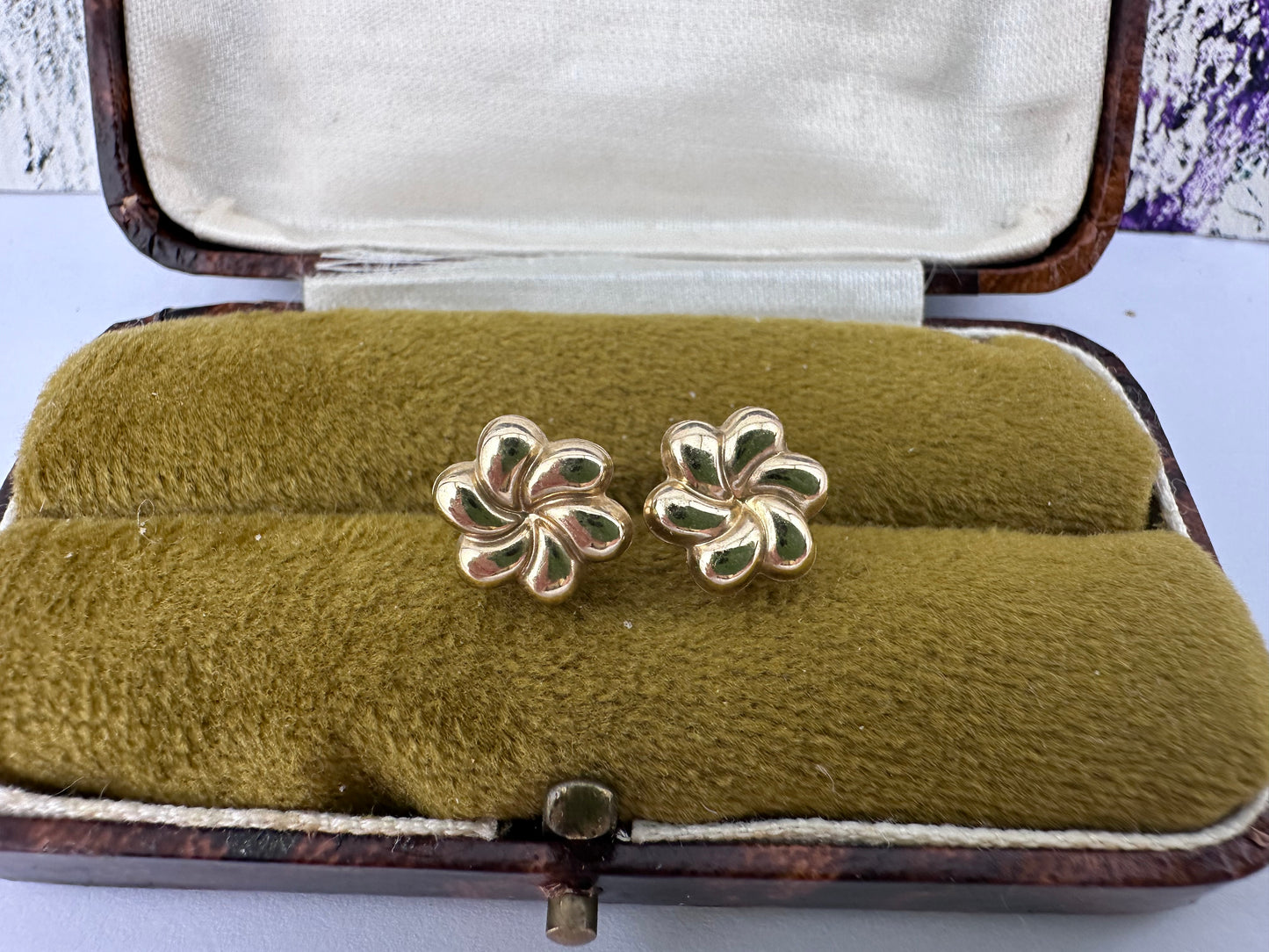 9ct Gold Puffy Flower Studs