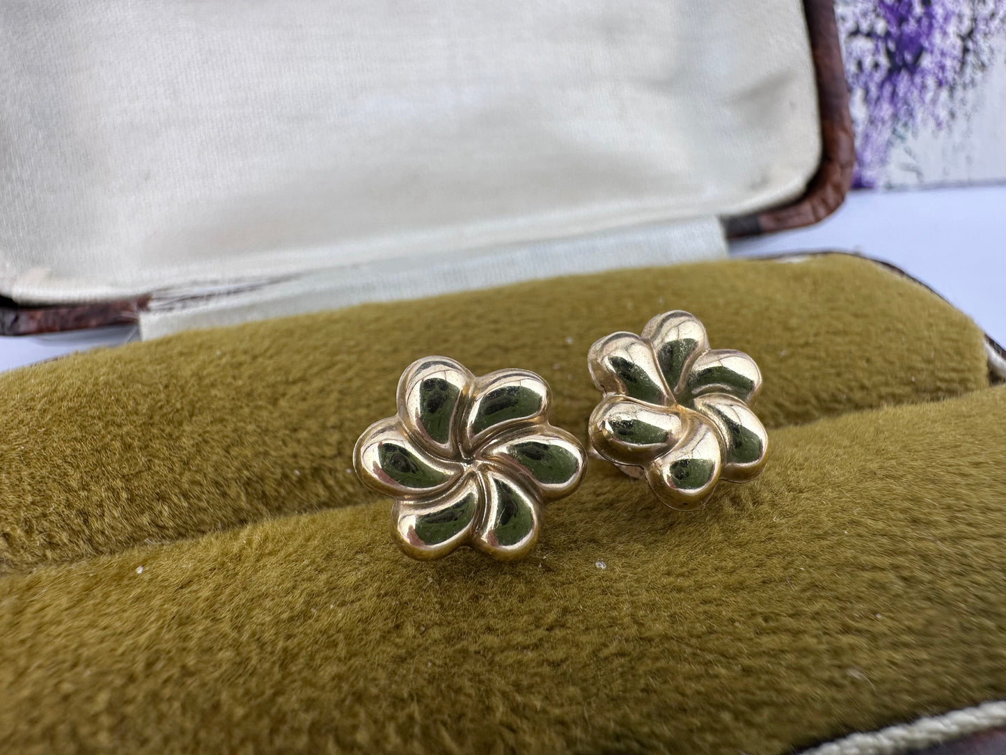 9ct Gold Puffy Flower Studs