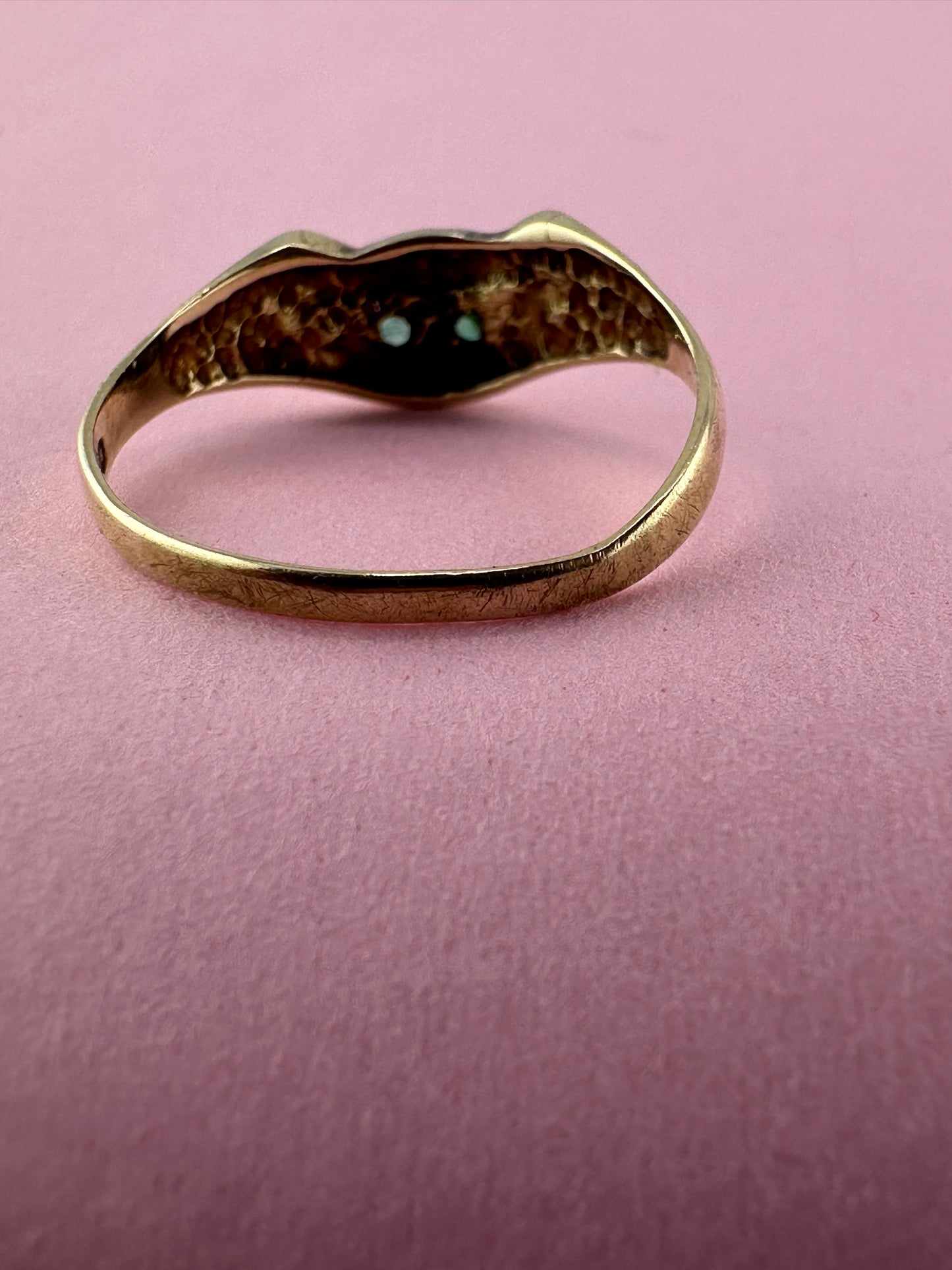 Vintage 9ct Gold Cat ring with Emerald Eyes