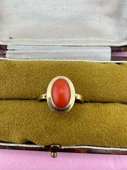 18ct Gold Coral Solitaire ring