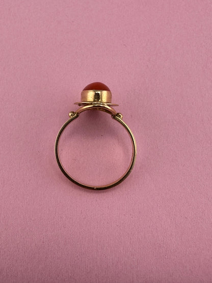 18ct Gold Coral Solitaire ring