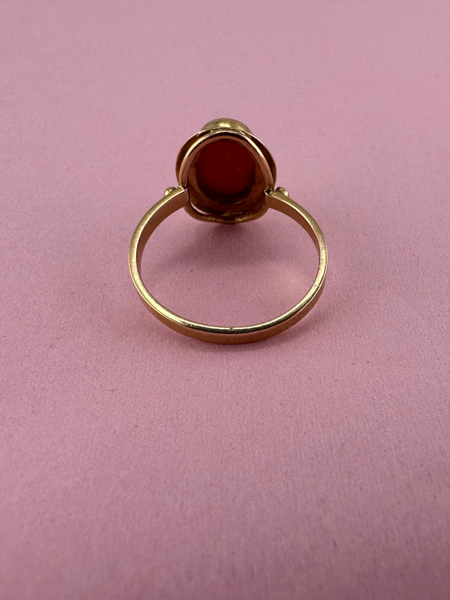 18ct Gold Coral Solitaire ring