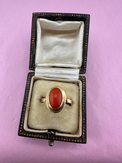 18ct Gold Coral Solitaire ring