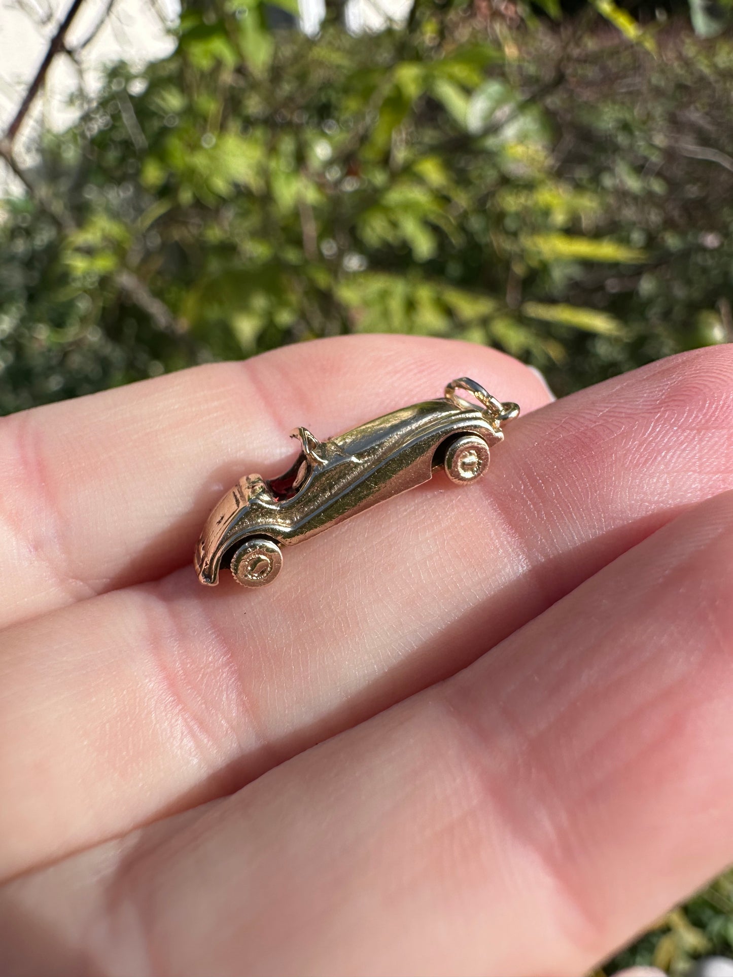 Vintage 9ct Gold Open top sports car (Jaguar?)