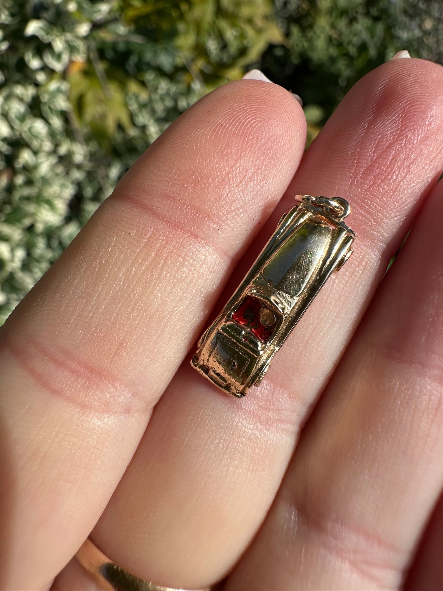 Vintage 9ct Gold Open top sports car (Jaguar?)