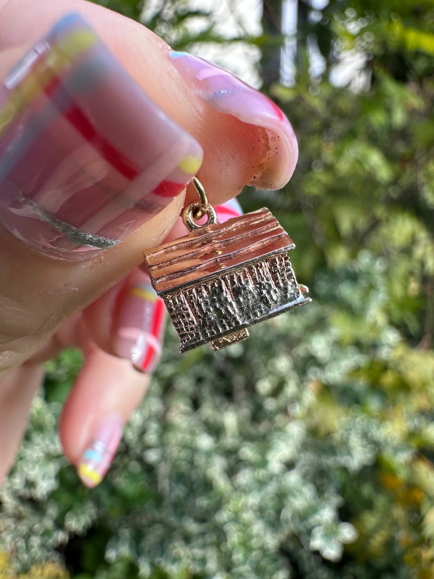 Vintage 9ct Gold Articulated Dog in Kennel charm