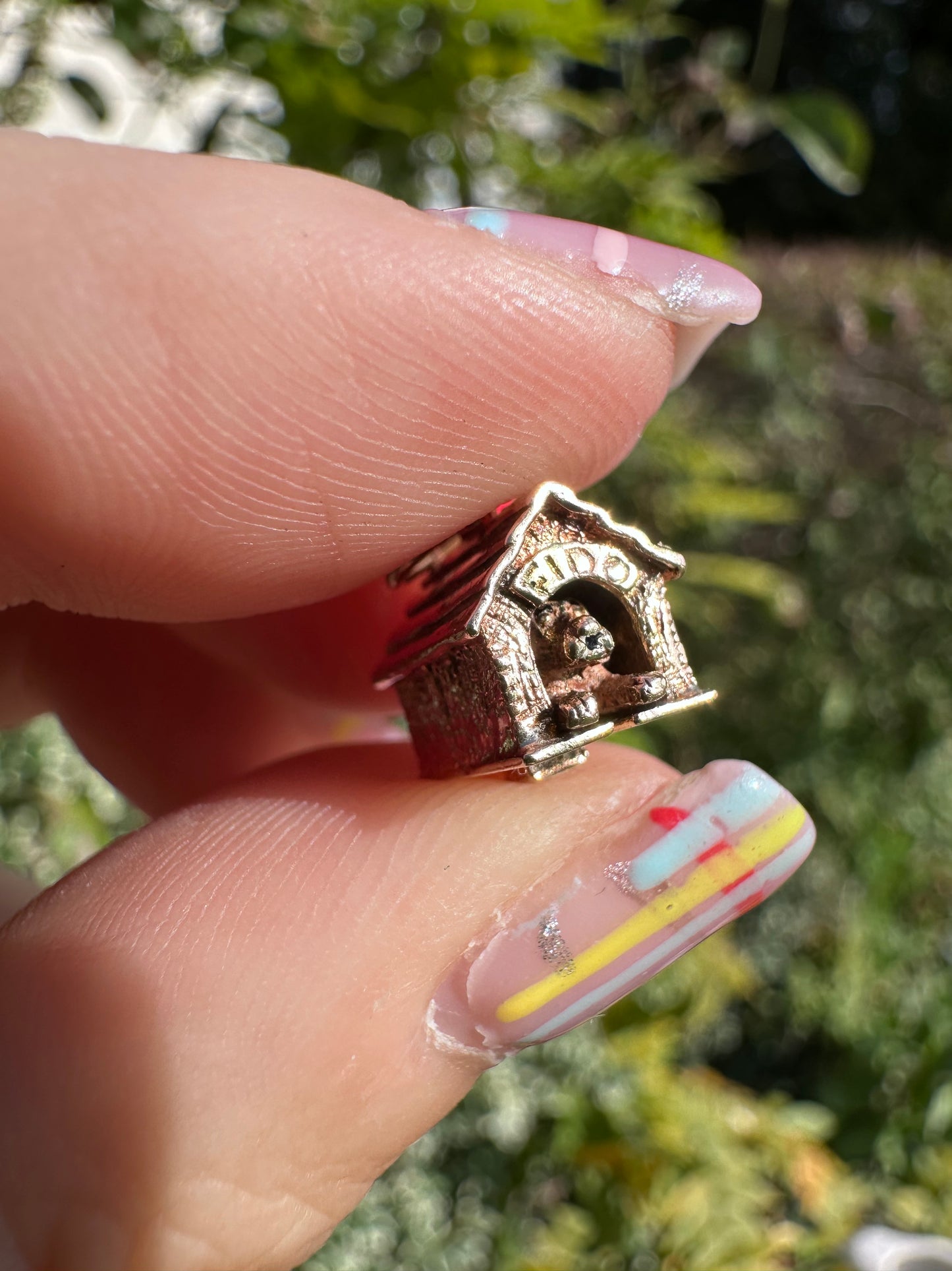 Vintage 9ct Gold Articulated Dog in Kennel charm