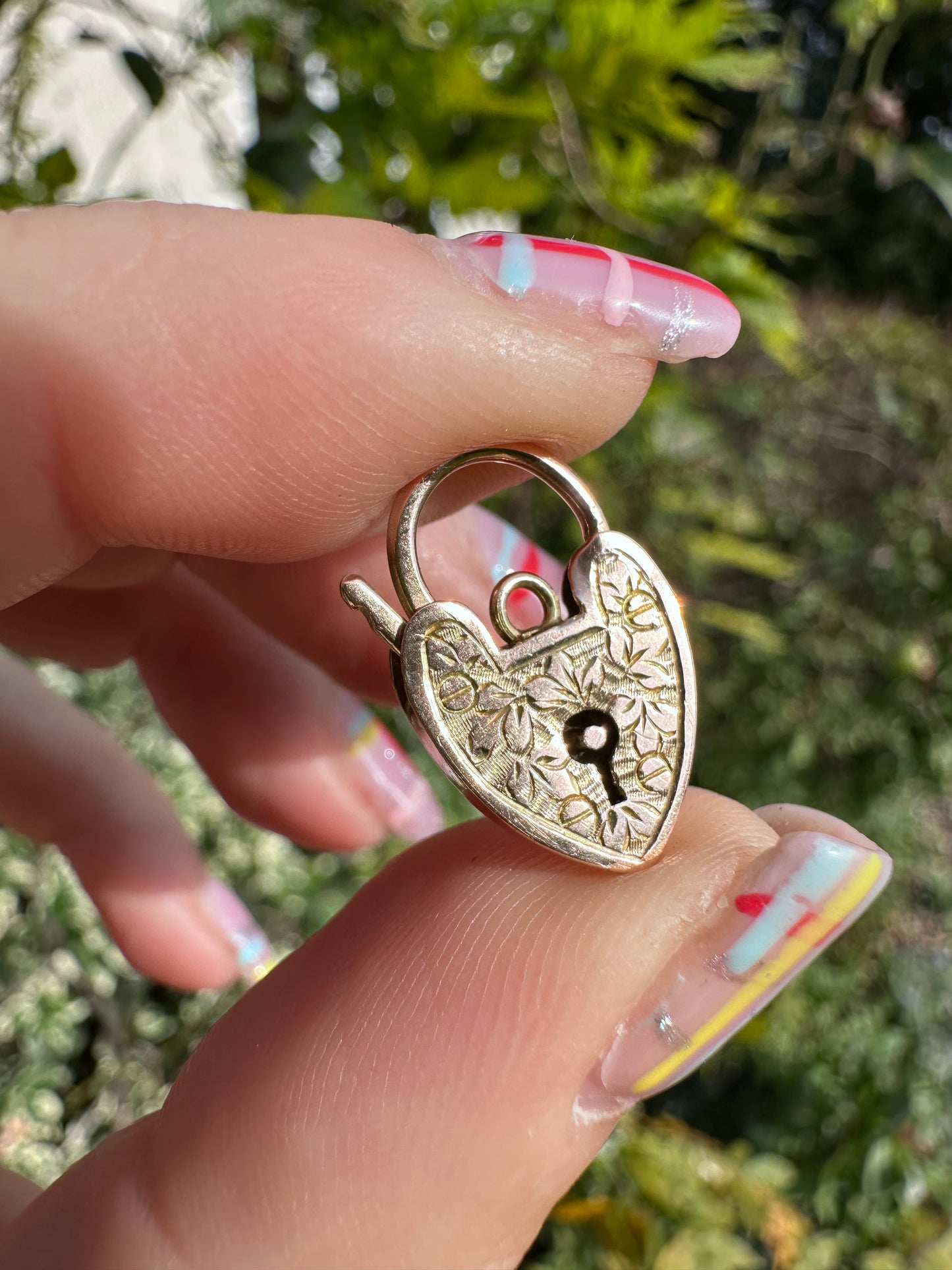 Antique 9ct Gold Ivy Leaf patterned heart padlock