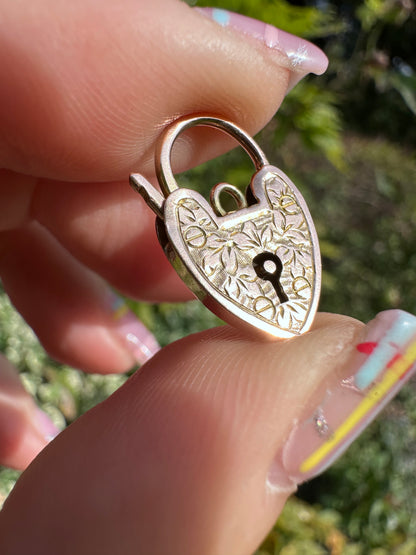 Antique 9ct Gold Ivy Leaf patterned heart padlock