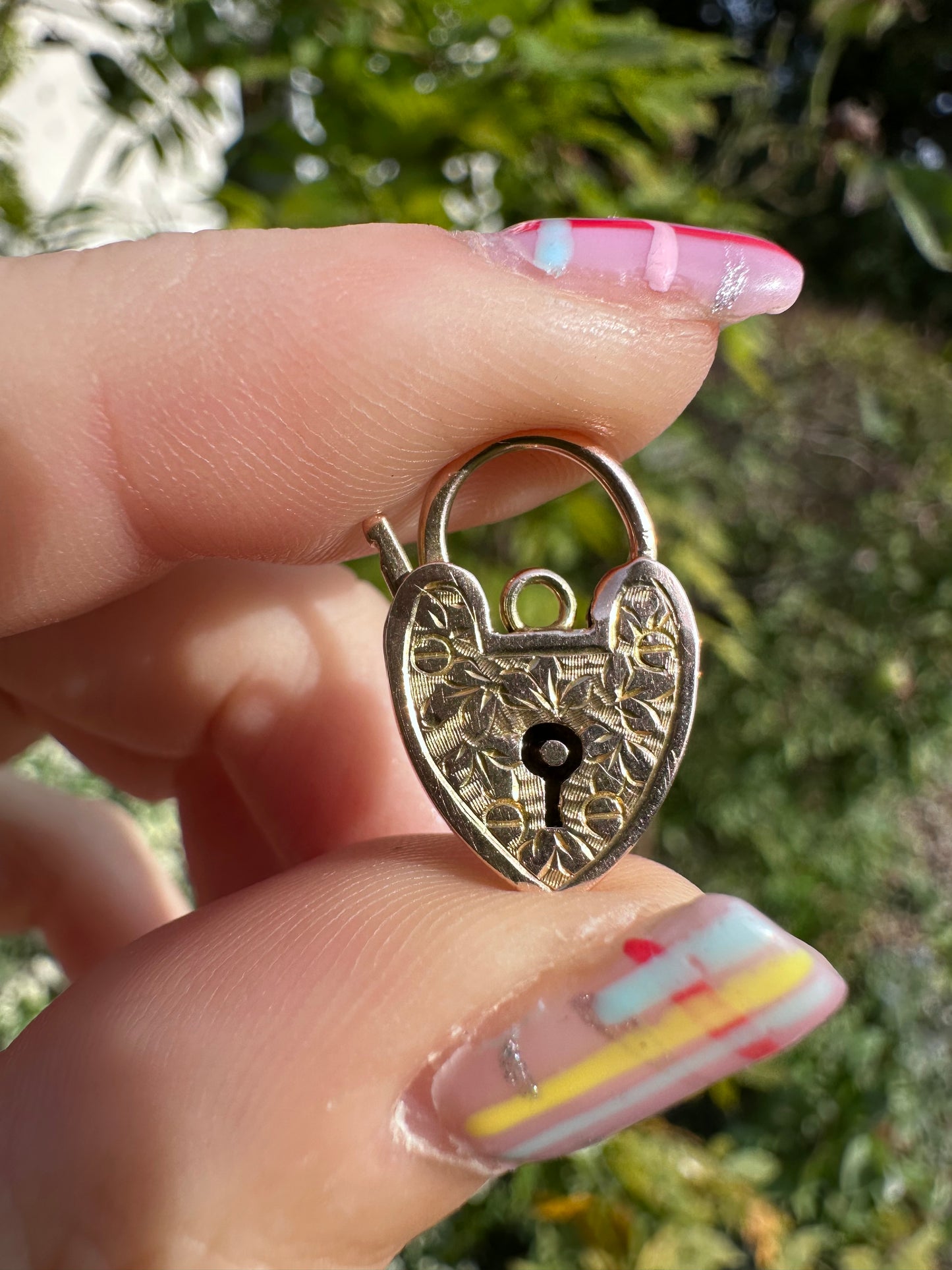 Antique 9ct Gold Ivy Leaf patterned heart padlock