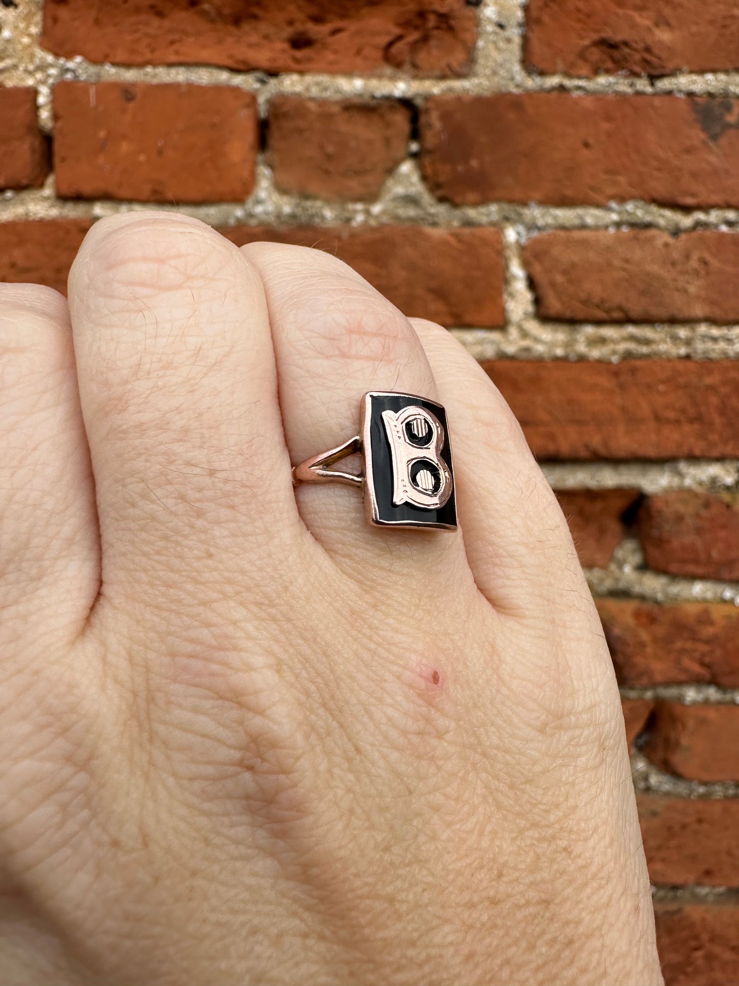 Antique 9ct Gold Onyx B initial ring