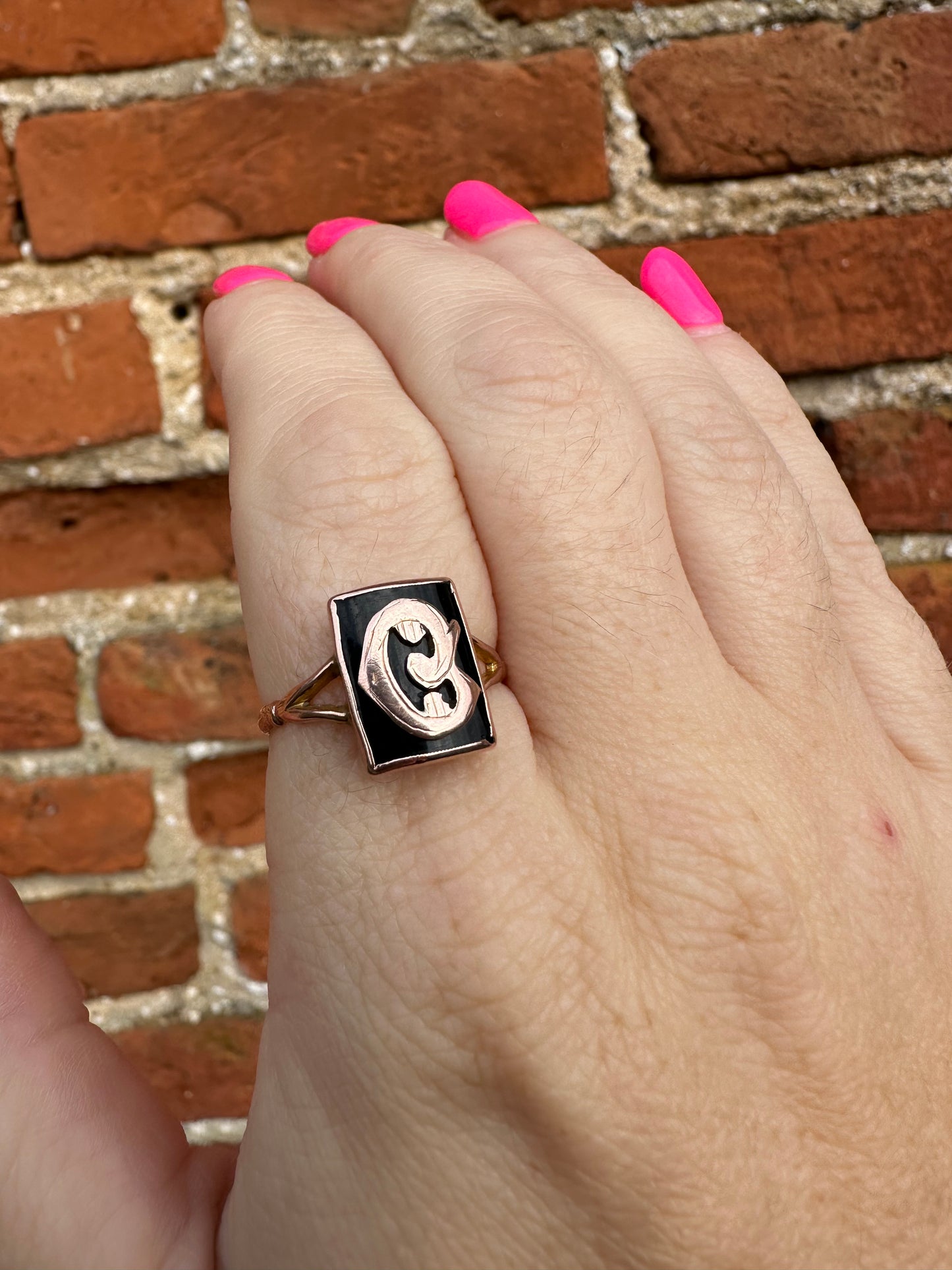 Antique 9ct Rose Gold Onyx G/C initial ring