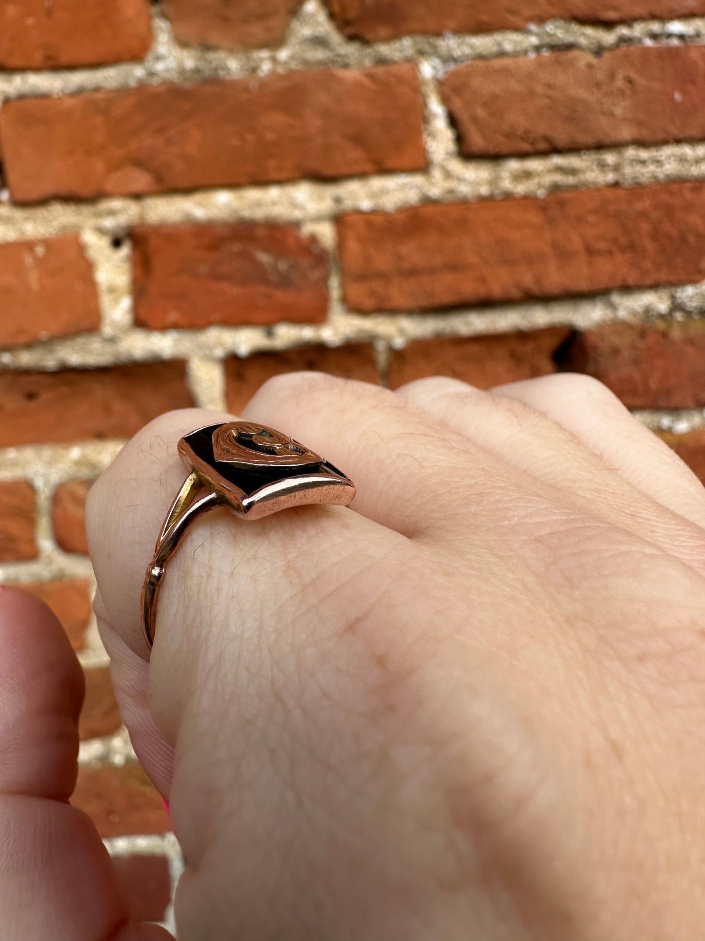 Antique 9ct Rose Gold Onyx G/C initial ring