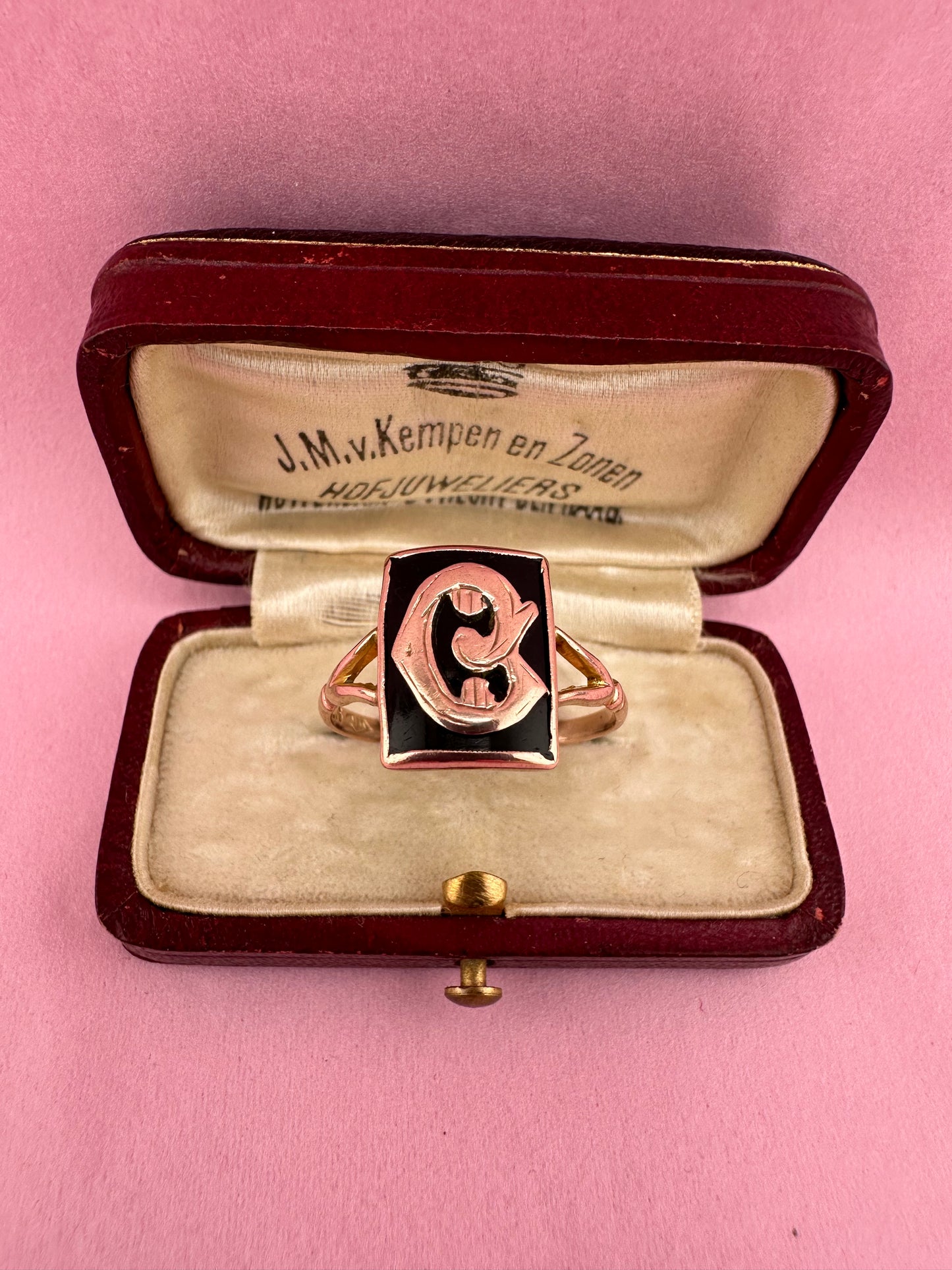 Antique 9ct Rose Gold Onyx G/C initial ring