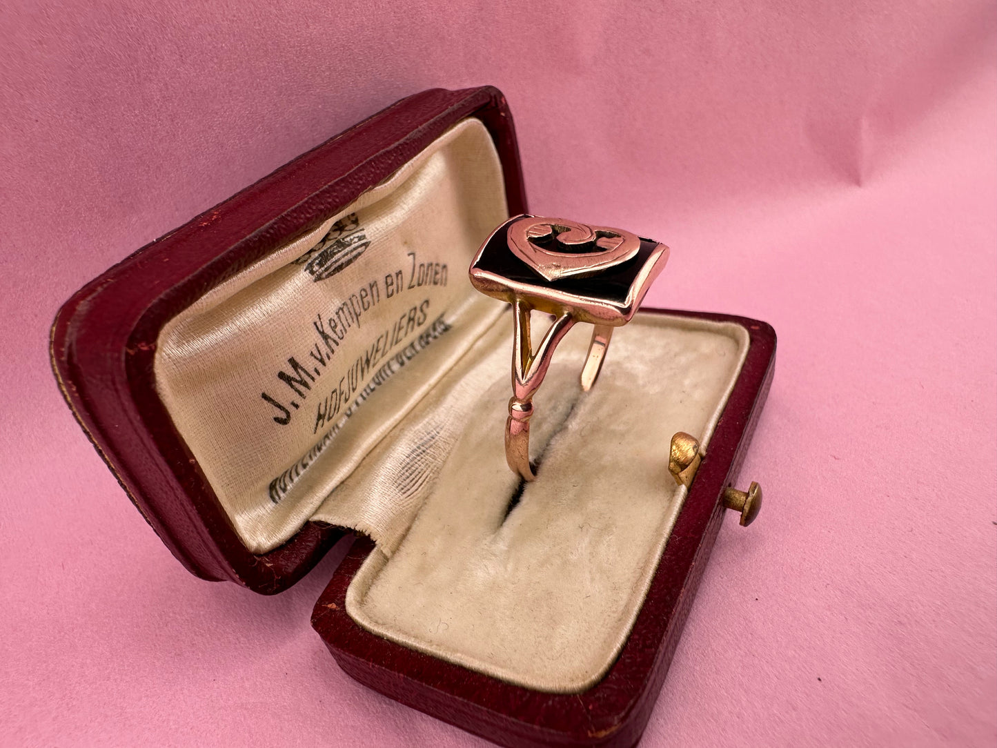 Antique 9ct Rose Gold Onyx G/C initial ring