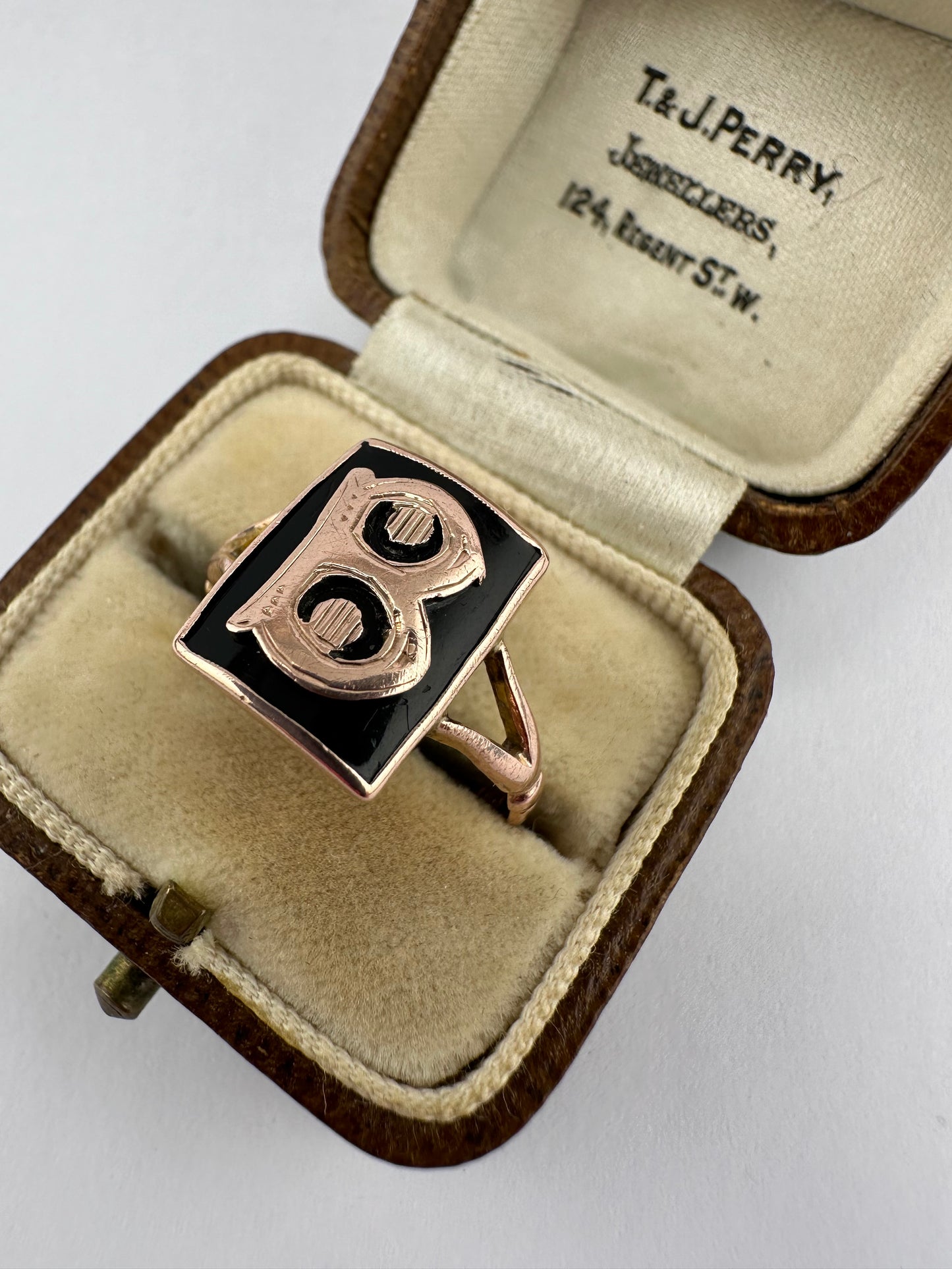 Antique 9ct Gold Onyx B initial ring