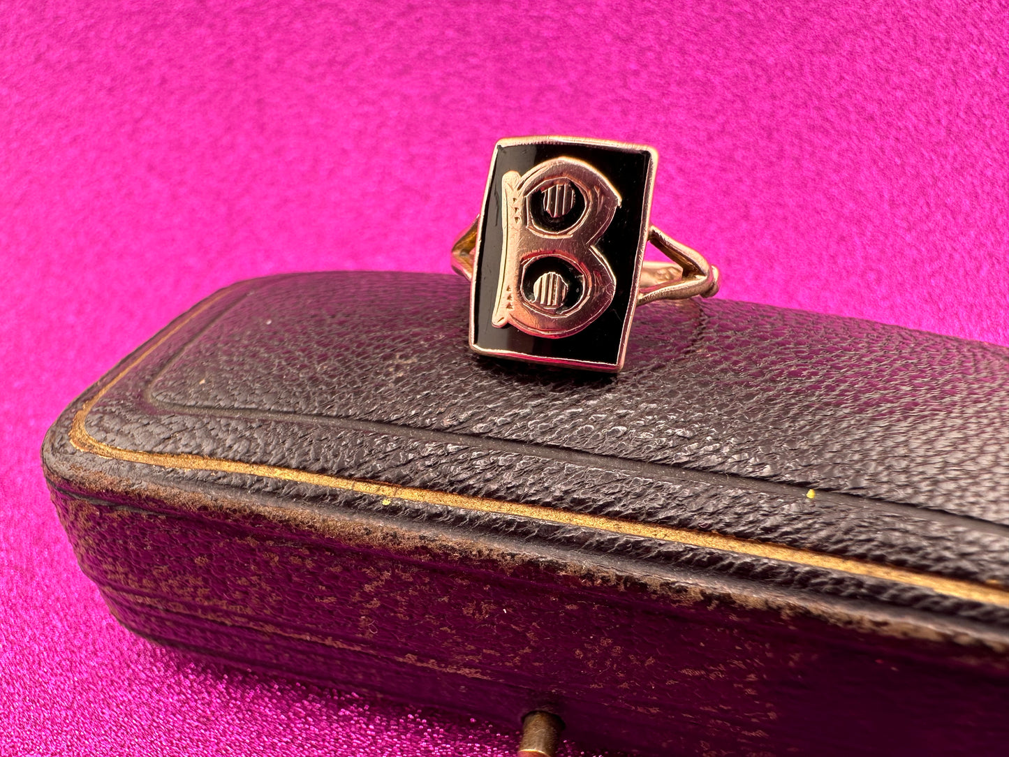 Antique 9ct Gold Onyx B initial ring