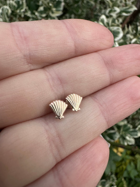 9ct gold shell earrings