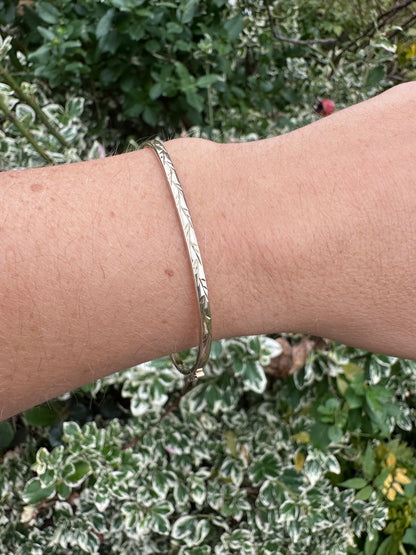 Vintage 9ct Bangle with vine detail
