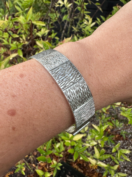 Sterling Silver 1970s hinged Bangle