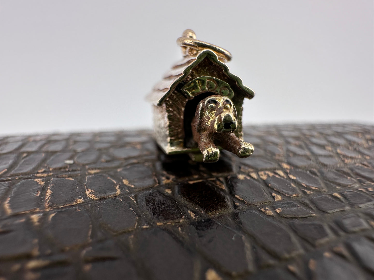 Vintage 9ct Gold Articulated Dog in Kennel charm