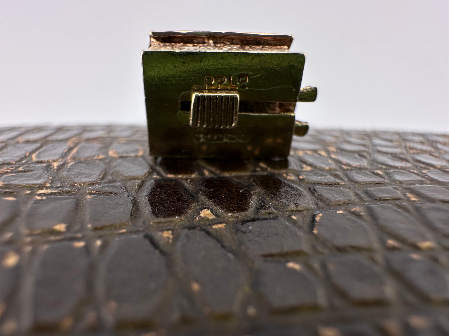 Vintage 9ct Gold Articulated Dog in Kennel charm