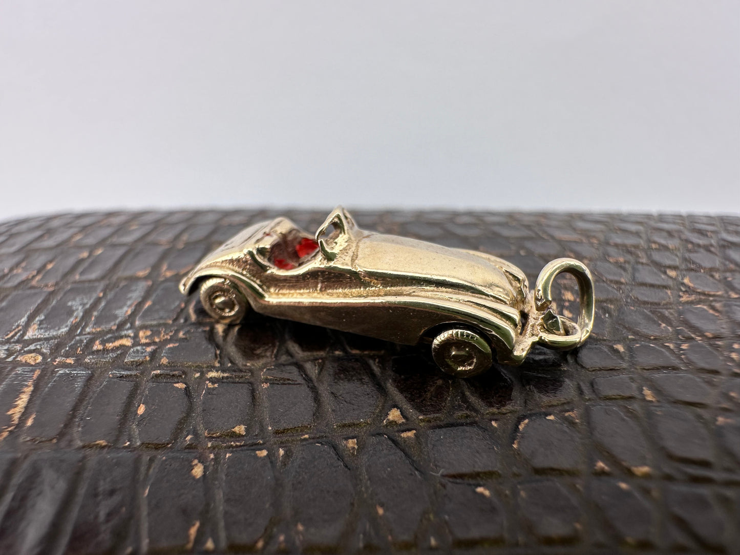 Vintage 9ct Gold Open top sports car (Jaguar?)