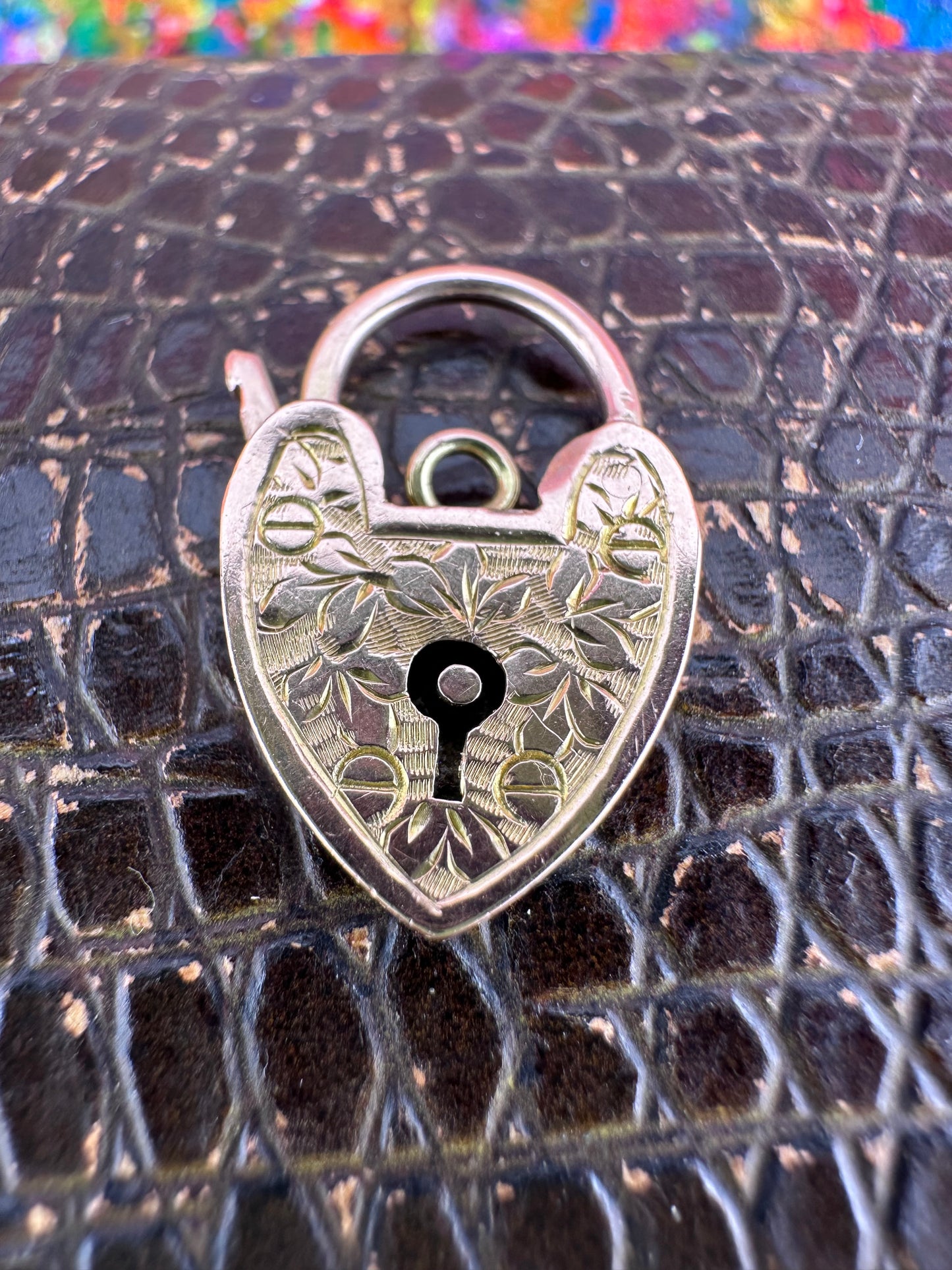 Antique 9ct Gold Ivy Leaf patterned heart padlock