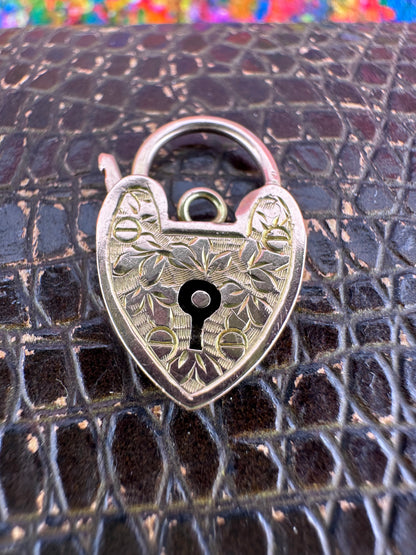 Antique 9ct Gold Ivy Leaf patterned heart padlock