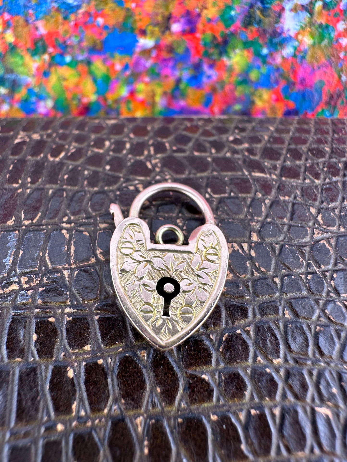 Antique 9ct Gold Ivy Leaf patterned heart padlock
