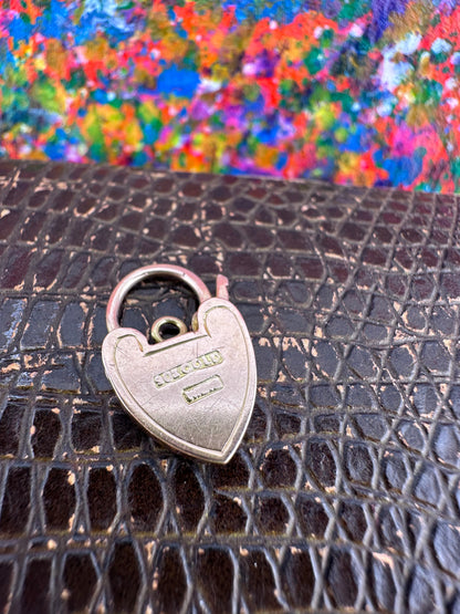 Antique 9ct Gold Ivy Leaf patterned heart padlock