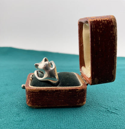 Silver 925 Cat hug ring