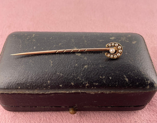 15ct Gold Seed Pearl Horseshoe stick pin