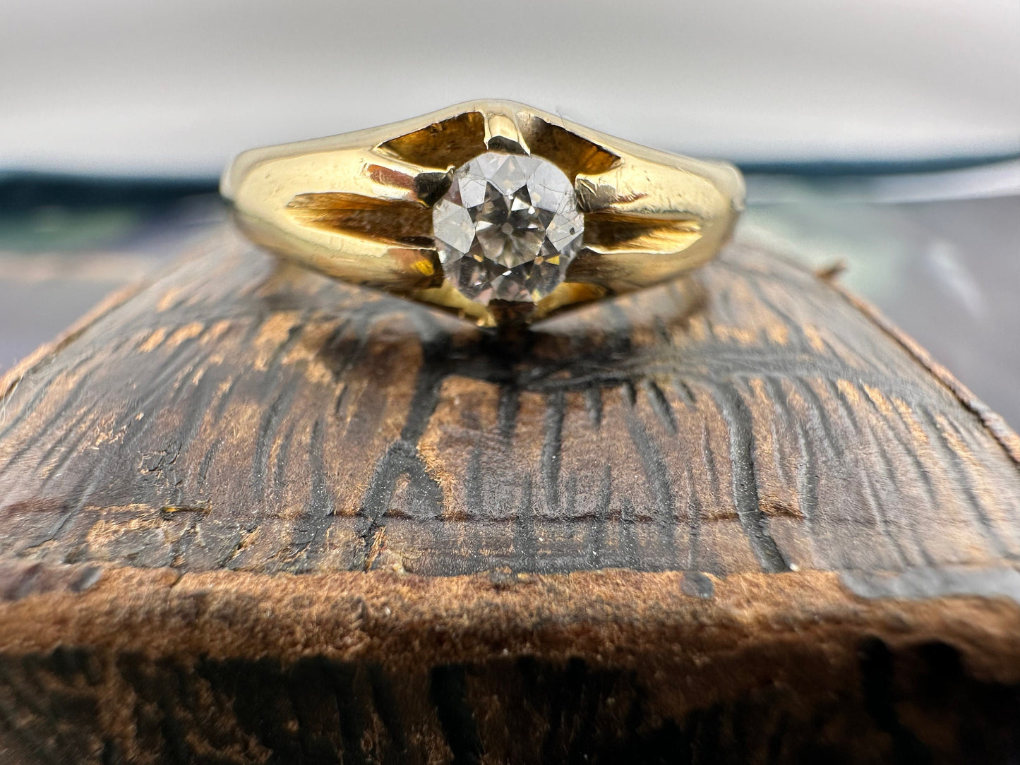 Edwardian 18ct Gold Claw/Buttercup Diamond Solitaire ring, 1906