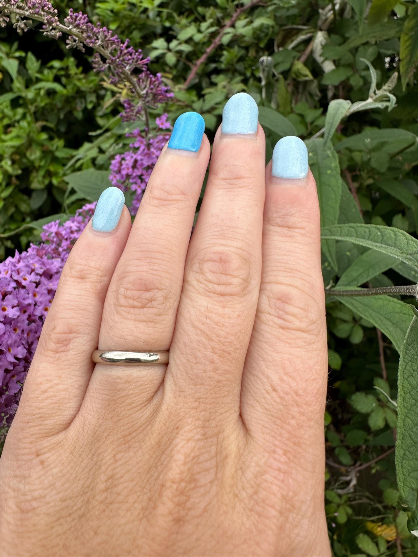 18ct white gold band, 3mm wide