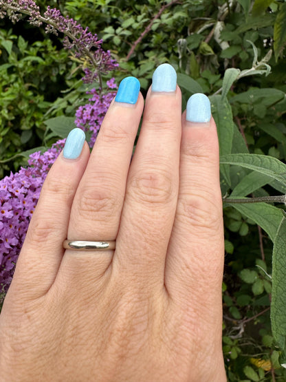 18ct white gold band, 3mm wide