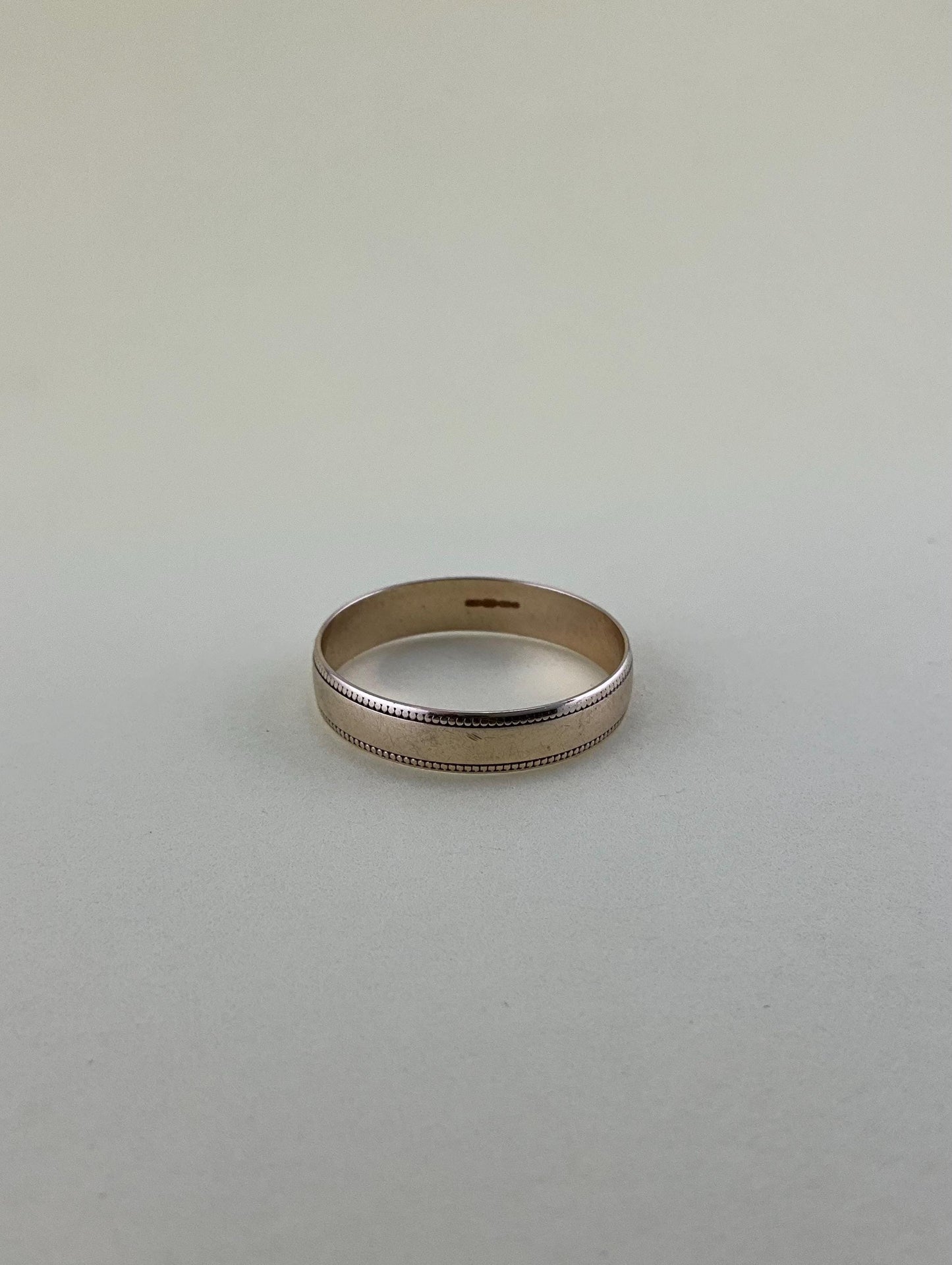 Milgrain edged 9ct gold band, 3.5mm wide